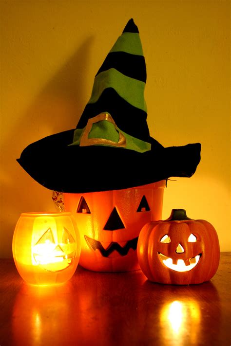 Jack o lzntwrn with witch hat